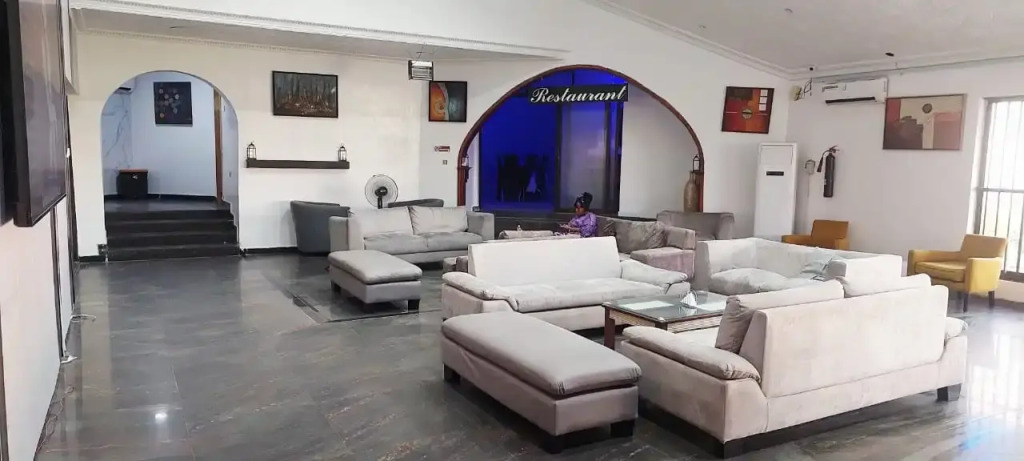 Отель Solitude Victoria Island