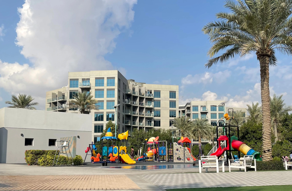 Elite LUX Holiday Homes - Cozy 2BR Getaway – Minutes from Expo City, Dubai