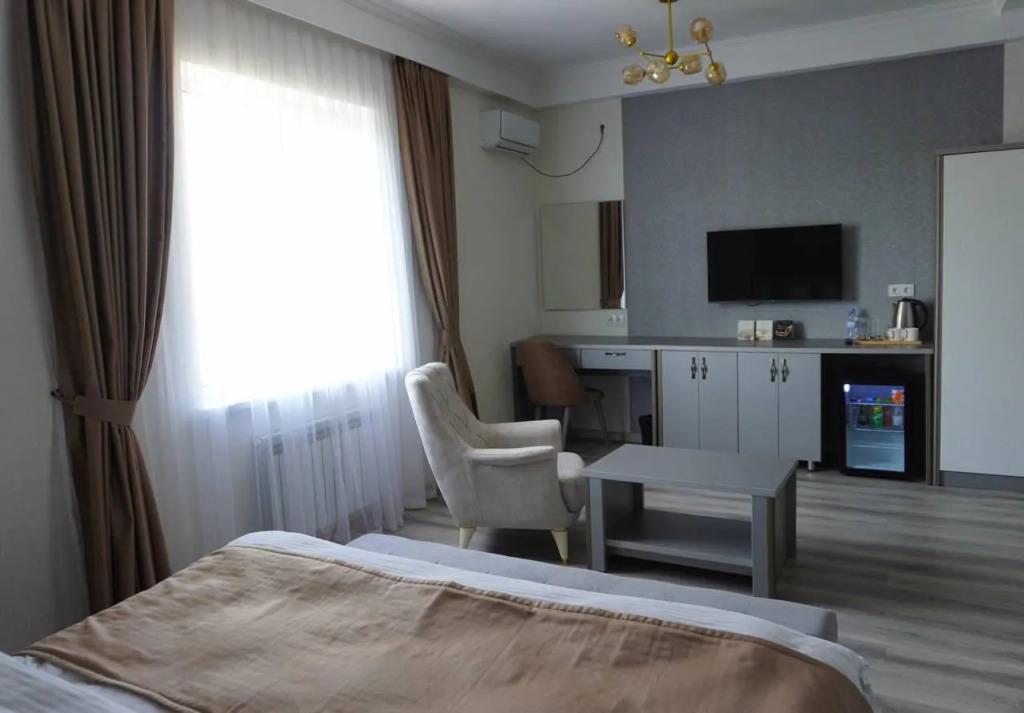 Dora Hotel