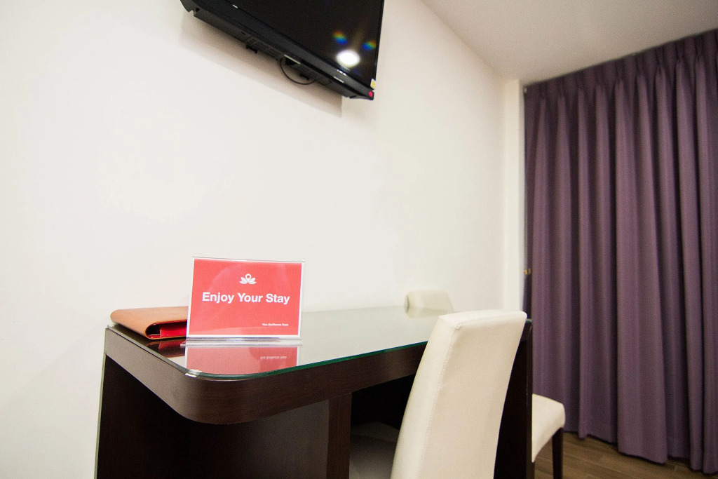 Отель ZEN Rooms Residency