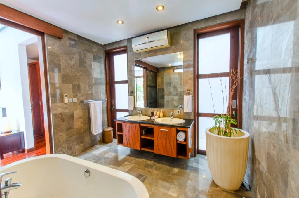 Wonderful 4BR villa 50 meters to the beach Canggu