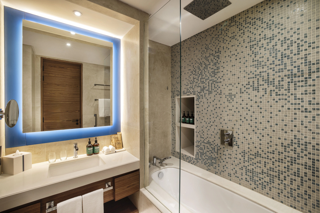 Отель Tumbi Hotel Dubai The Palm, Tapestry Collection by Hilton