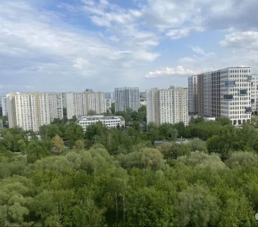 Квартира с Просторной Кухней и Дизайнерским Интерьером в Медведково
