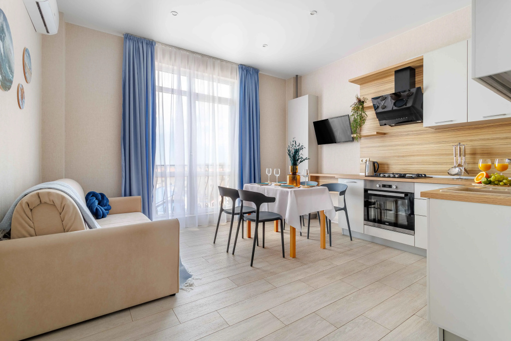 Квартира с Балконом и Шикарным Видом на Море от Home Group