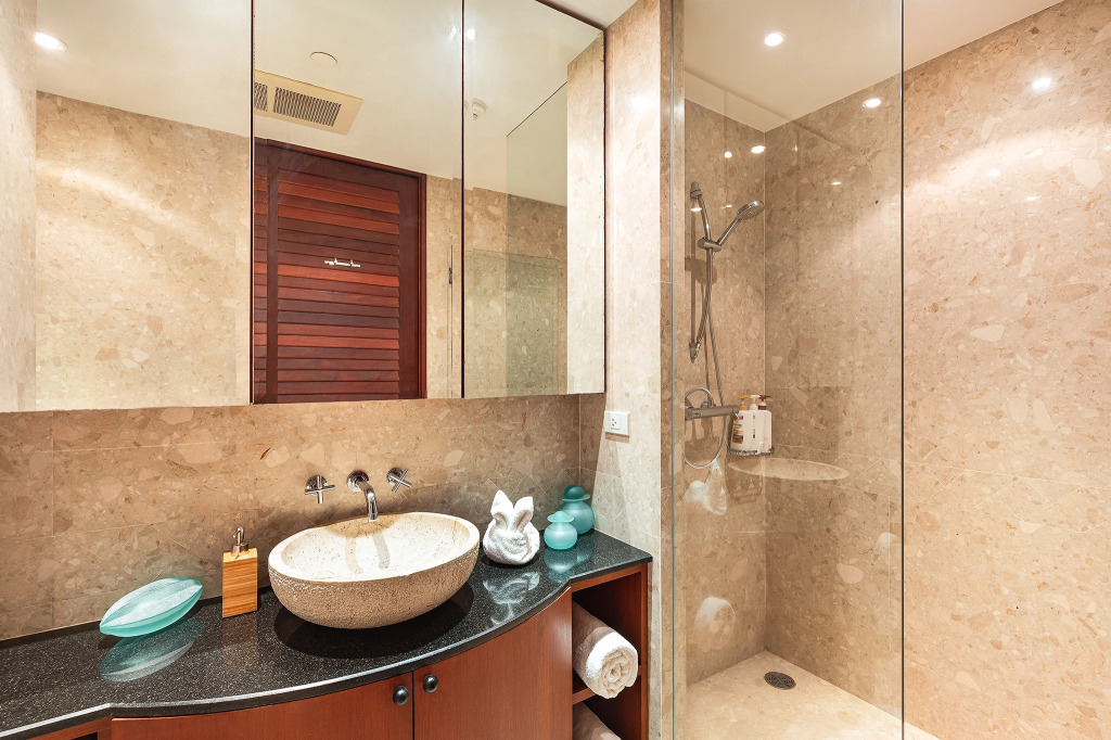 Waterfront in Royal Marina Apartments	