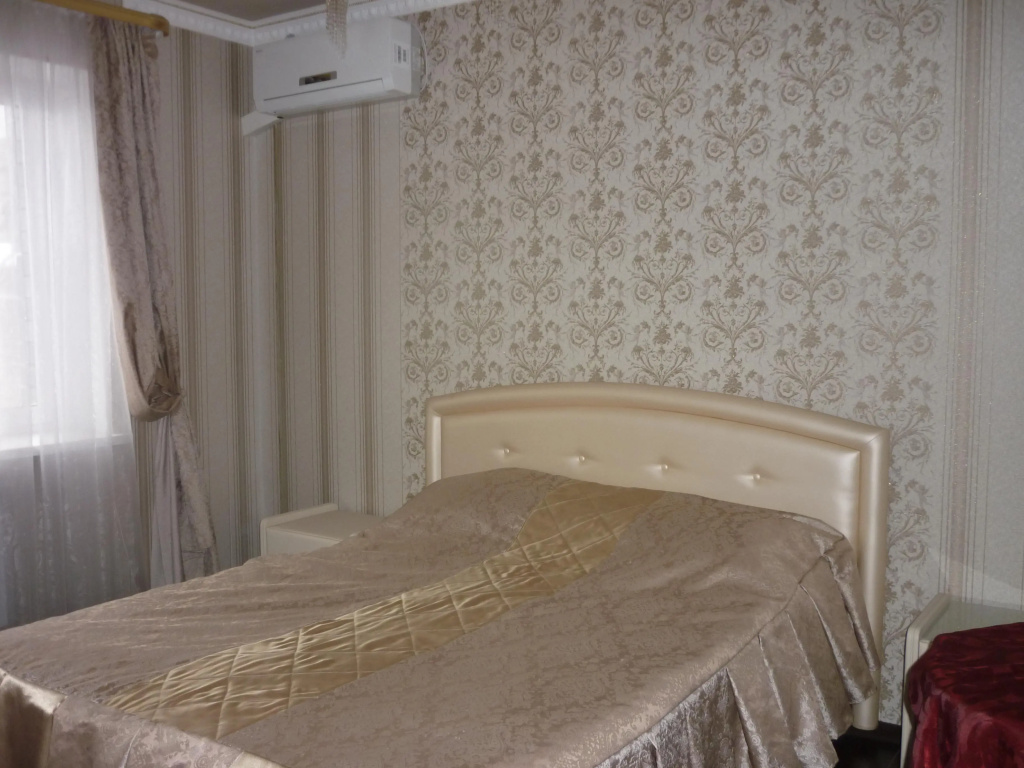 Двухместный номер Comfort с балконом (двуспальная кровать)