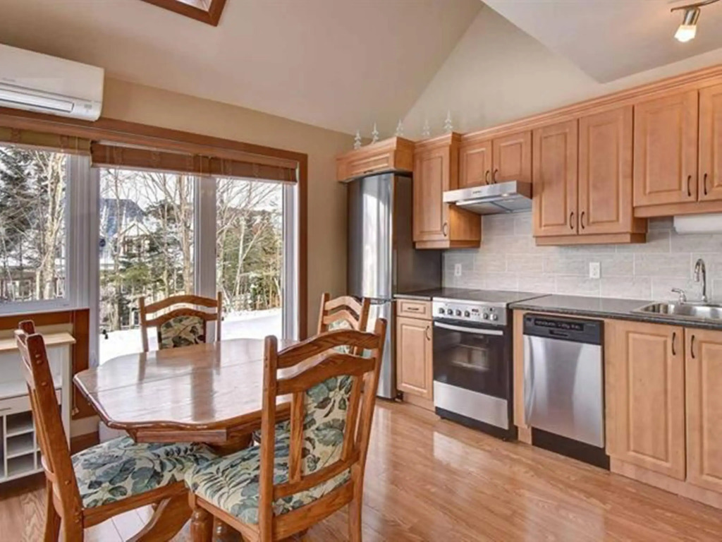 Частный дом Bright Condo near the Lake