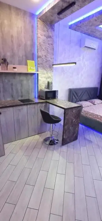 Квартира с квадратной подсветкой