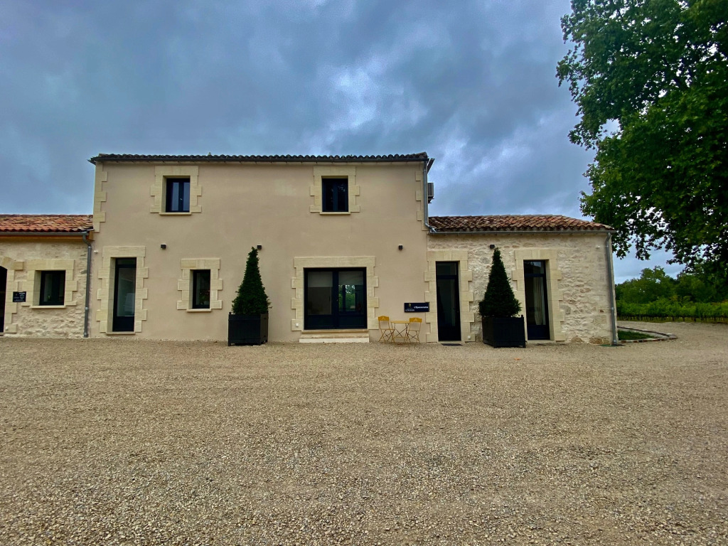 Гостевой дом L'Eperonnete surrounded by vineyards, 5* classification