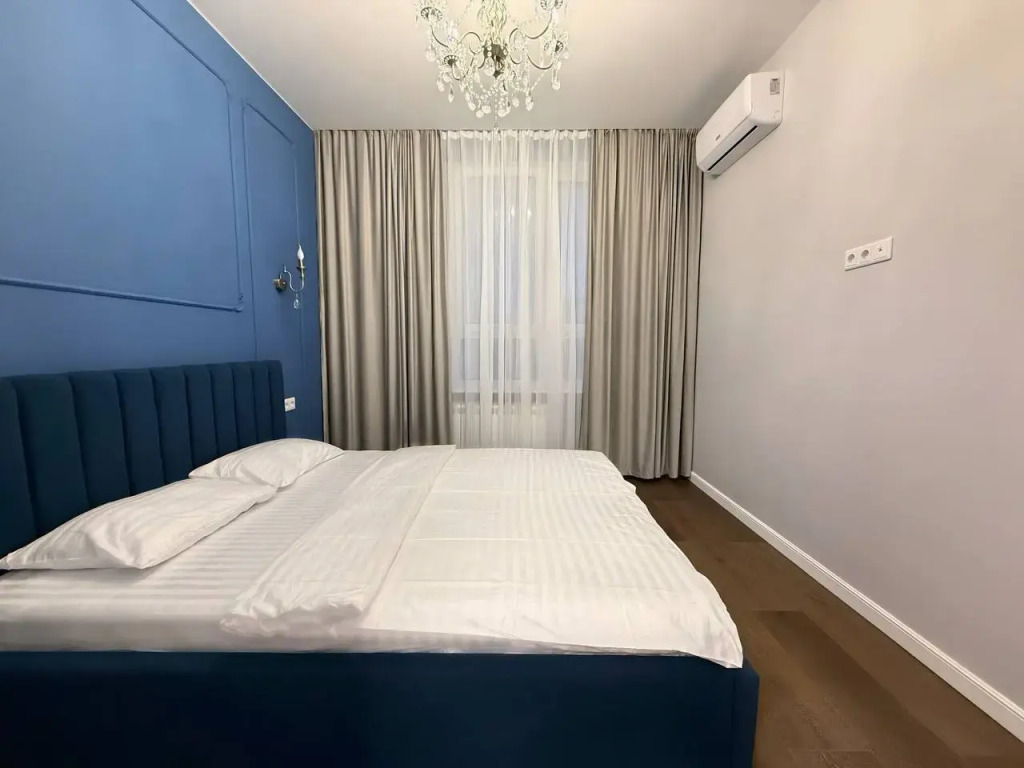 Квартира Элегантная квартира с кондиционером и лоджией от Rent me 24