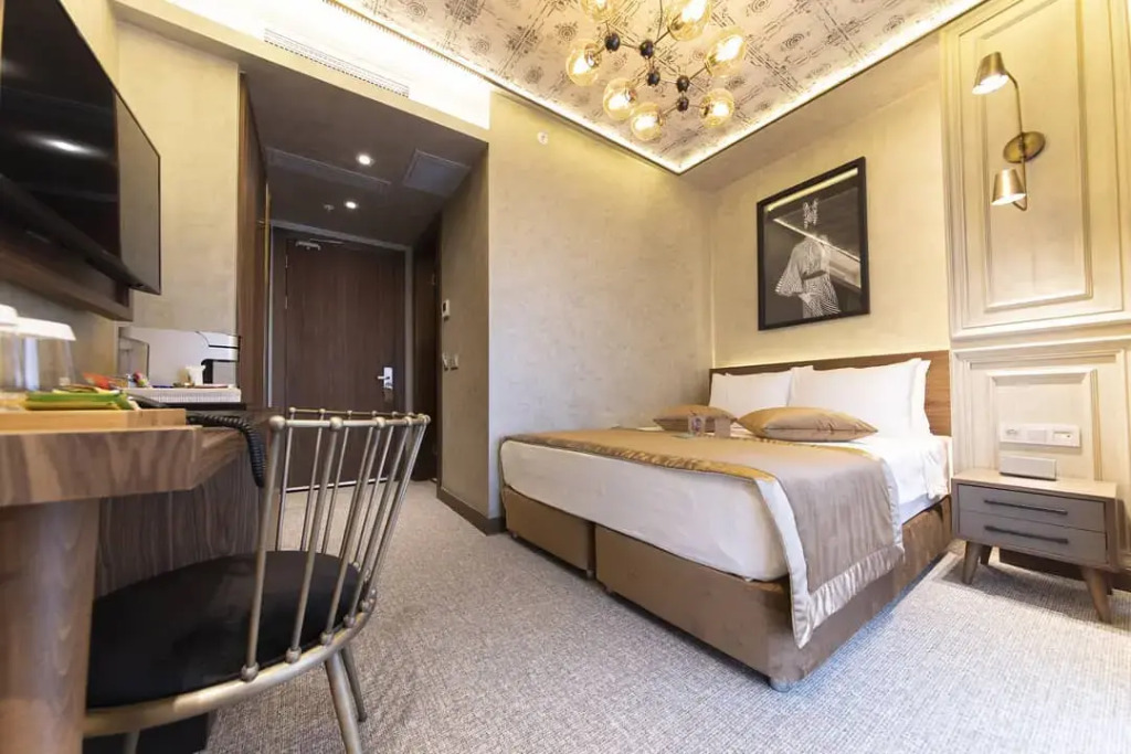 Tonight Hotel Port