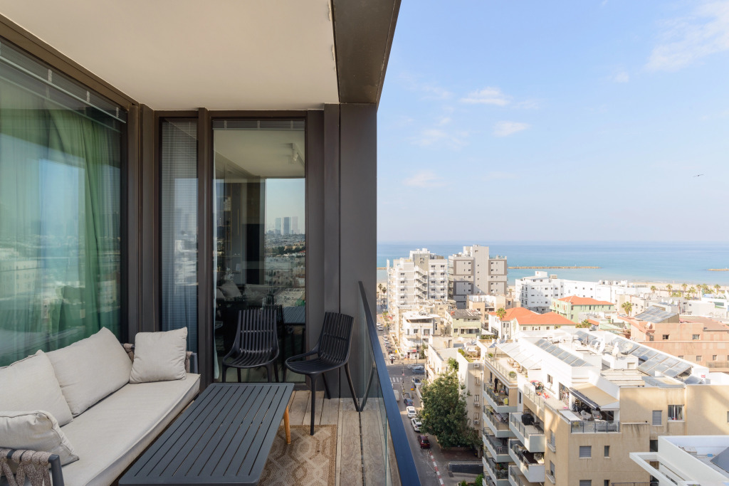 Апартаменты High End & City View by FeelHome
