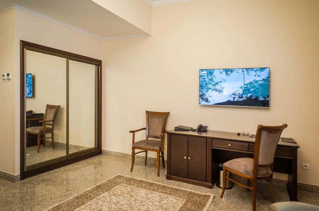 Royal Plus Hotel