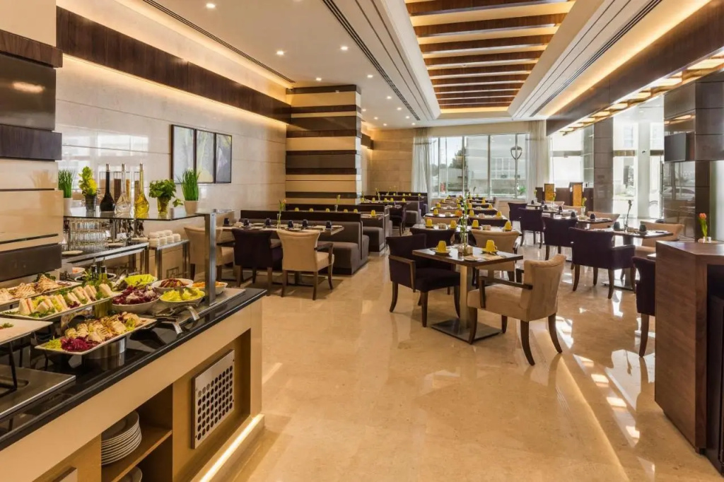 Golden Tulip Media Hotel