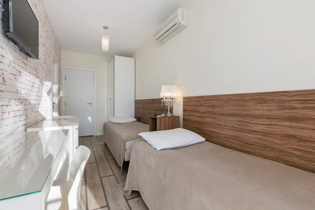 Perfect 5 Room For Groups Of 12 Apartments