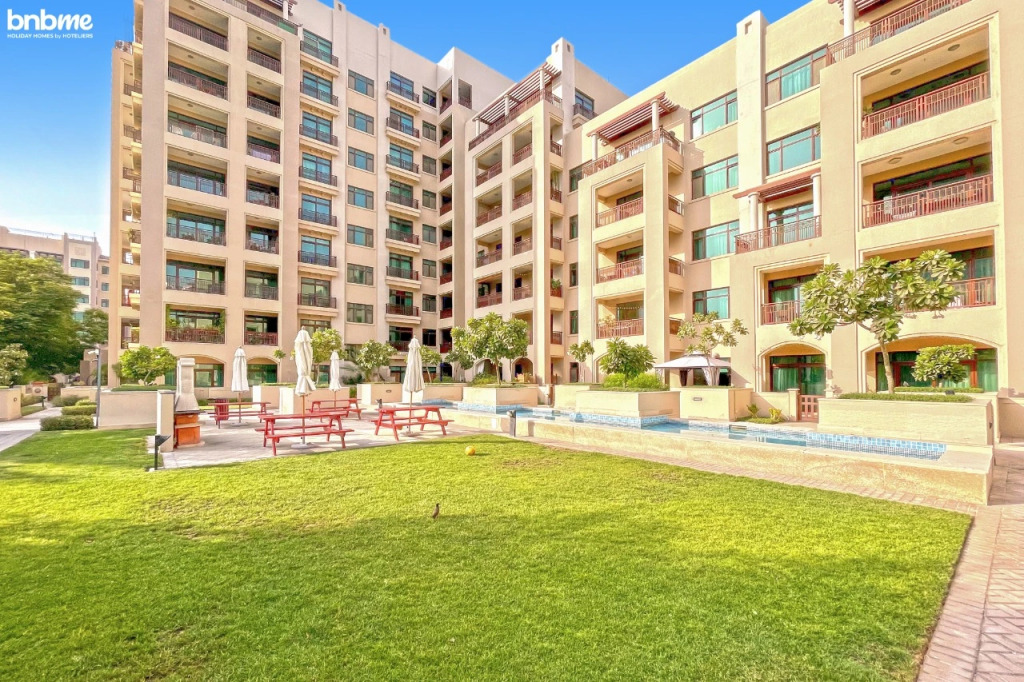 Апартаменты bnbmehomes | 2 BR Stunning Lake Views in Greens-205