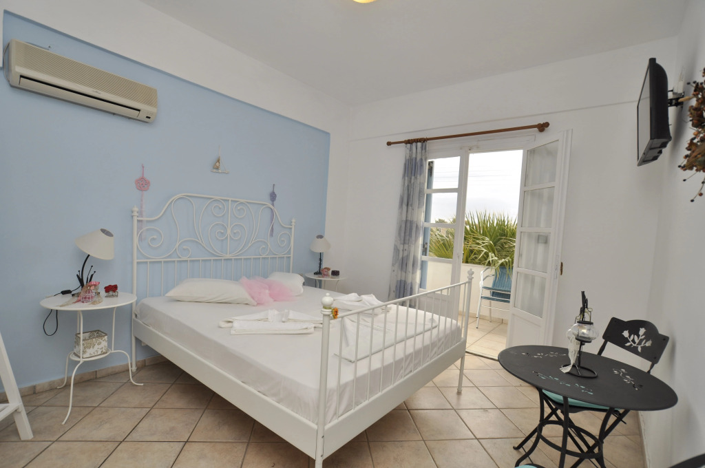 Manos Apartments