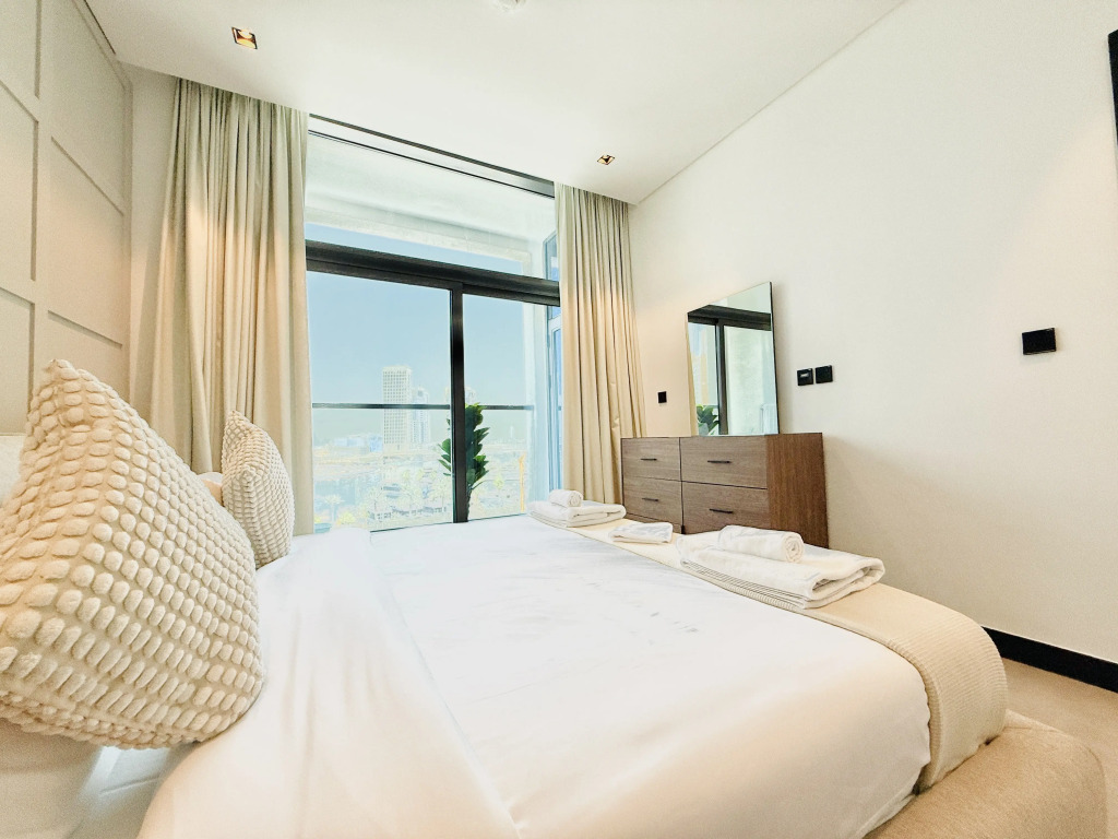 Апартаменты Vserve 1 BR Escape with City Views & Canal Vibes