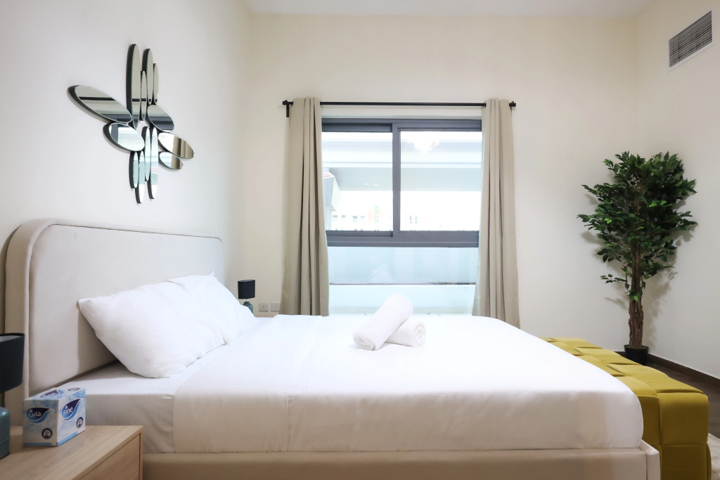 Elite LUX Holiday Homes - Spacious 1 BR Near Metro Station in Al Furjan Dubai