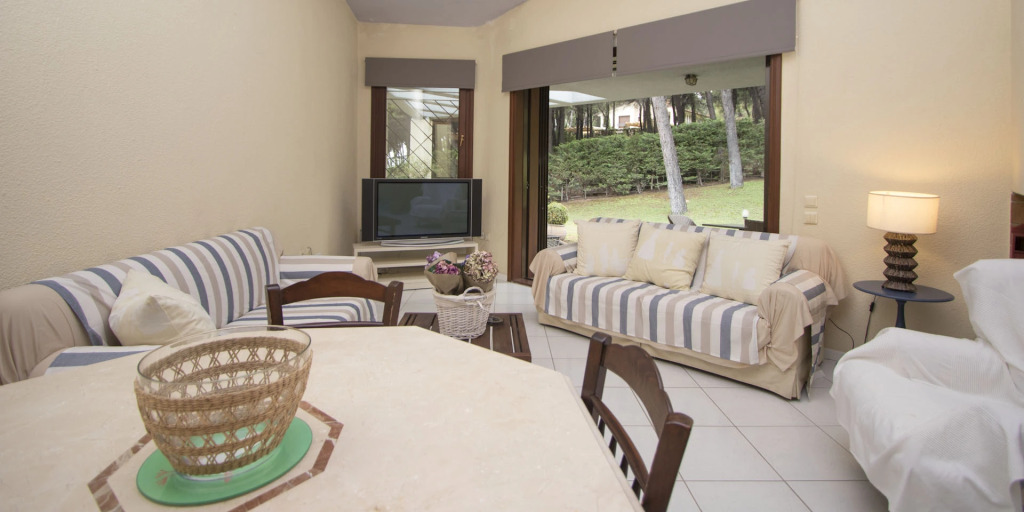 Вилла Araucaria Shared Pool Sani