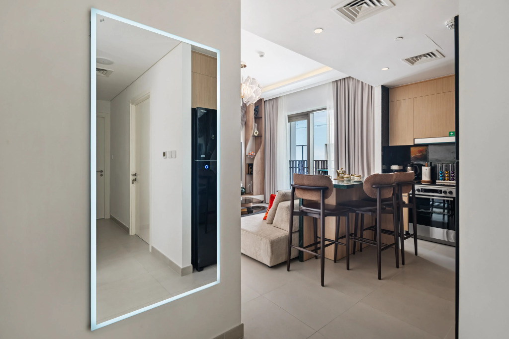 Апартаменты Lagoon Charm Luxurious Waterfront Living