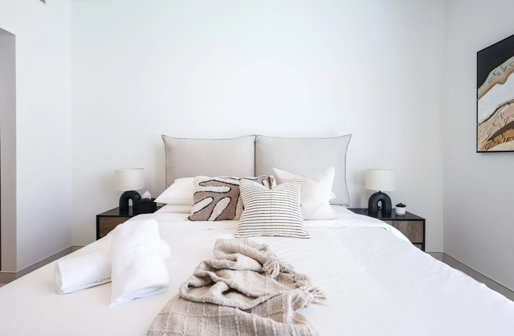 Apartments Elite LUX Holiday Homes - Lagoon View 1BR Luxury Oasis in MBR Dubai