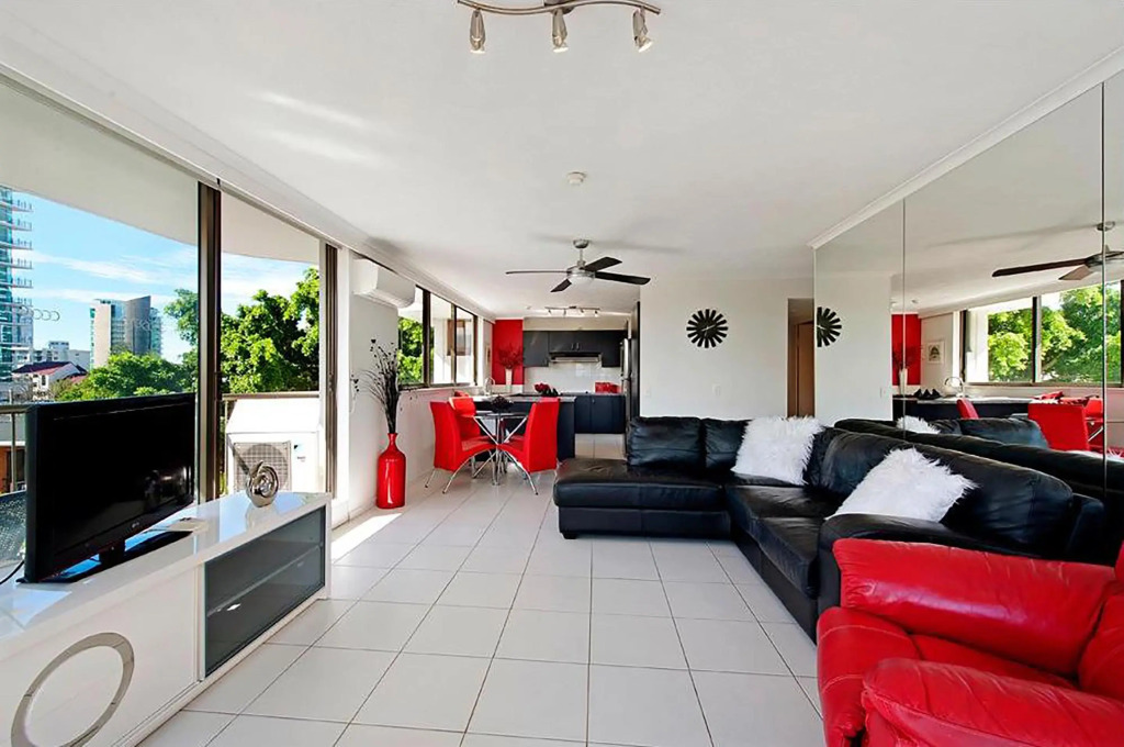 Апартаменты Holiday Resort in Surfers Paradise with City View