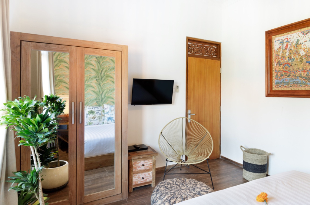 Апартаменты The Loft Colourful Unique Designer Loft Hideaway near the Beach