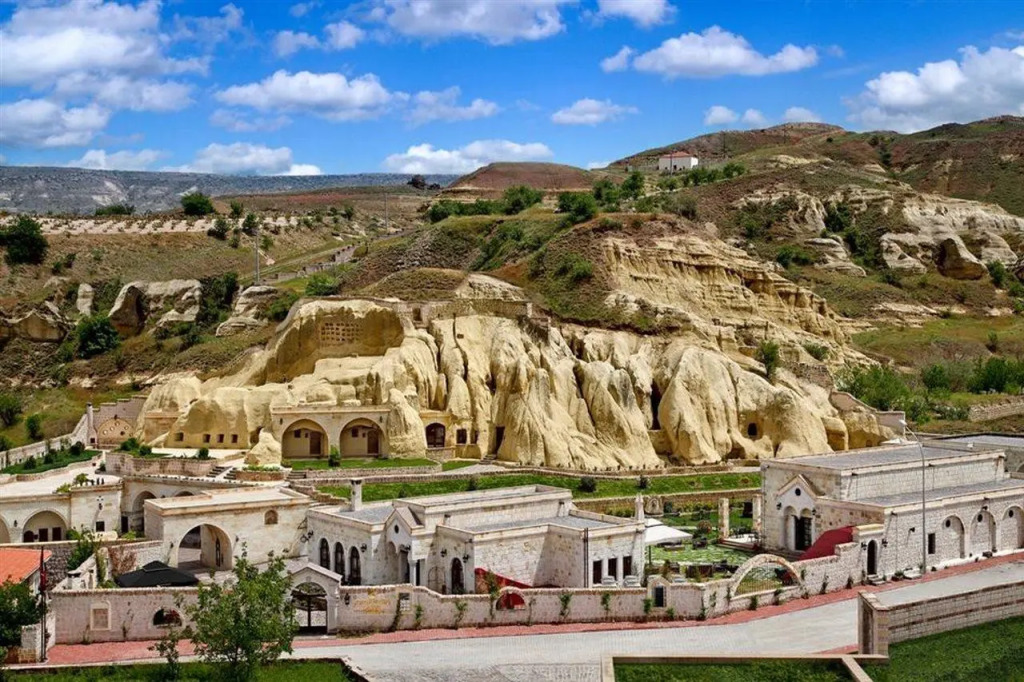 Seraphim Cave Suites & SPA