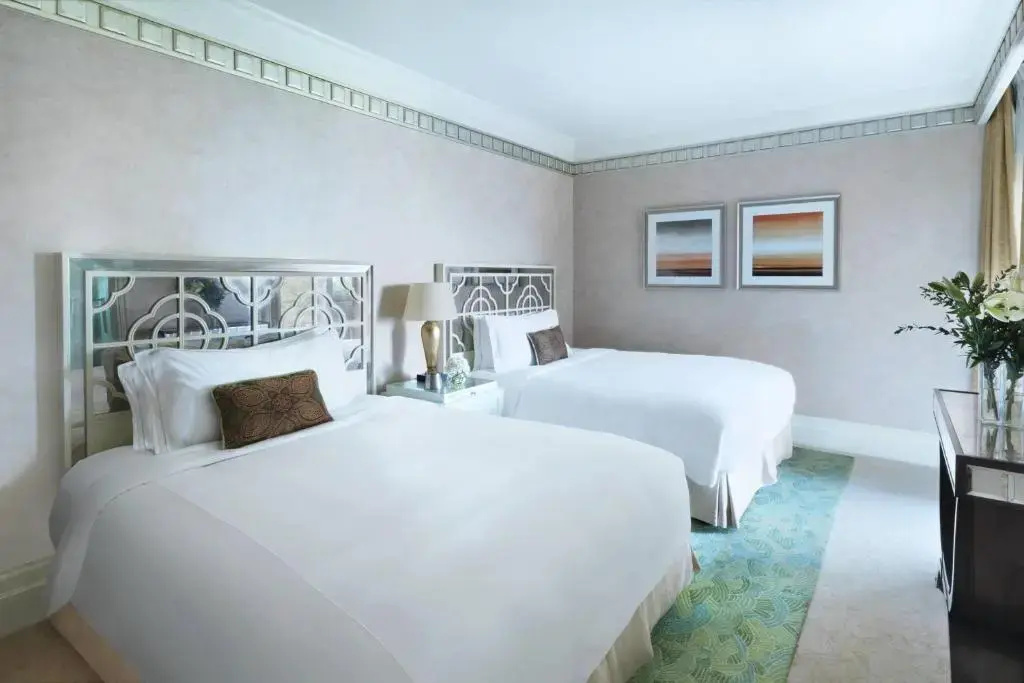 Отель The Ritz-Carlton Abu Dhabi, Grand Canal