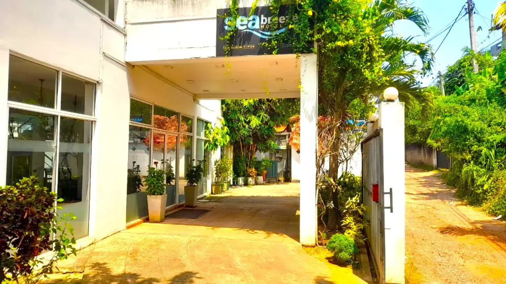 Отель Sea Breeze