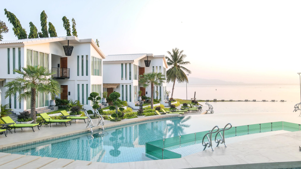 Vannee Golden Sands Beachfront Resort