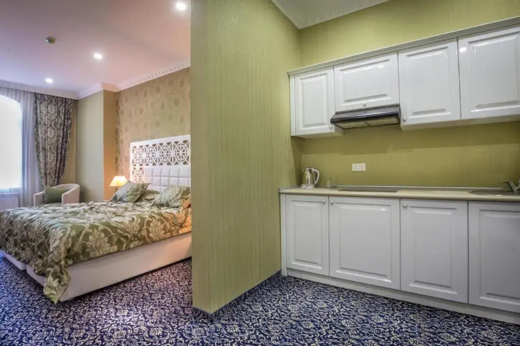Seven Gates Hotel