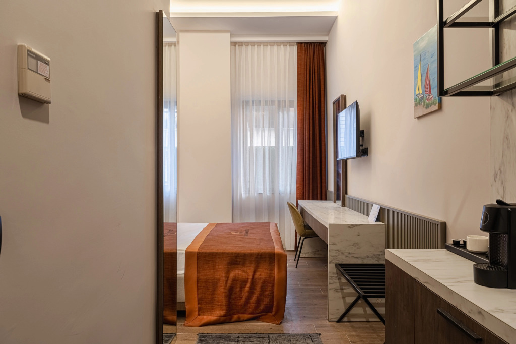Mira Inn Lara