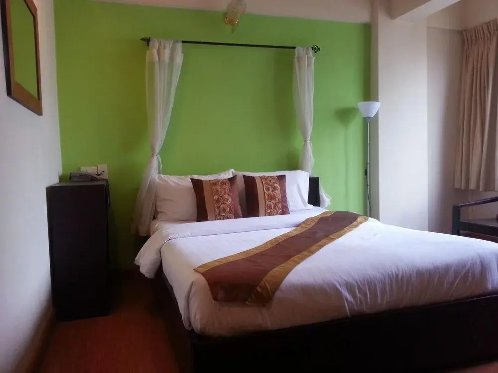 Crown BTS Nana Hotel