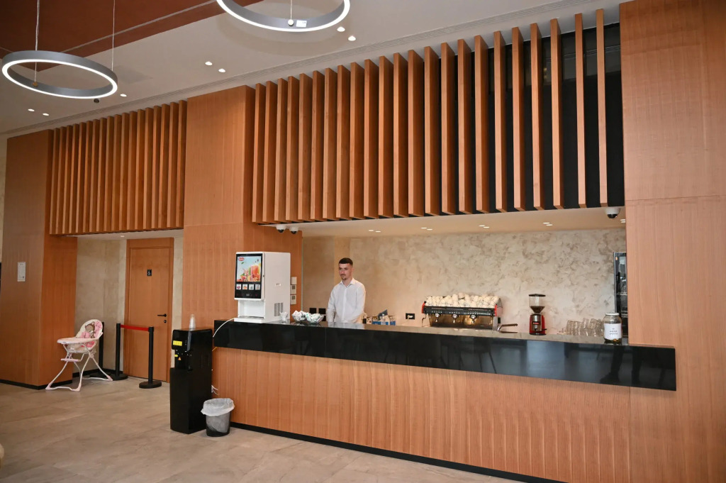 Отель Adria Palace Durres