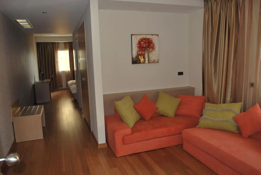 Sky 2 Hotel Tirana