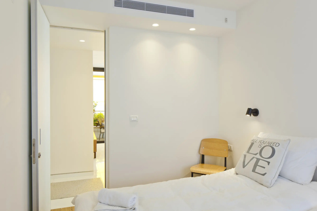 Elegant 2Br & Veranda Close To Beach By Feelhome