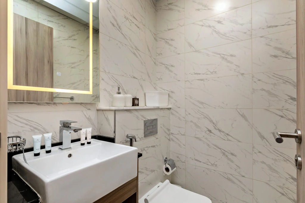 Апартаменты 1BR East Crest