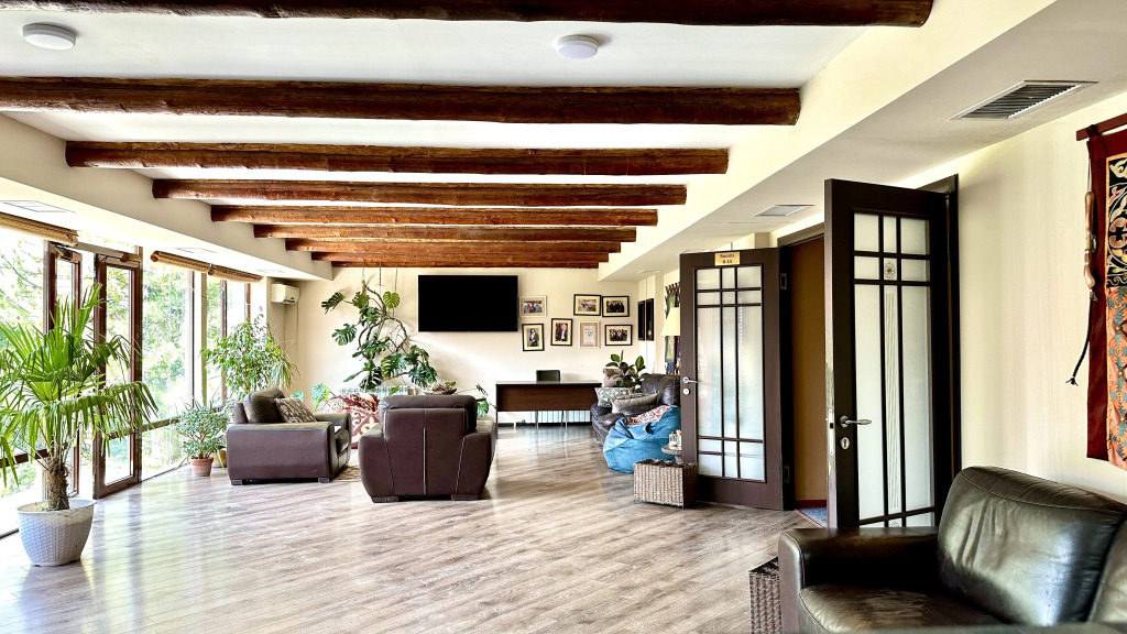 Tian-Shan Hotel