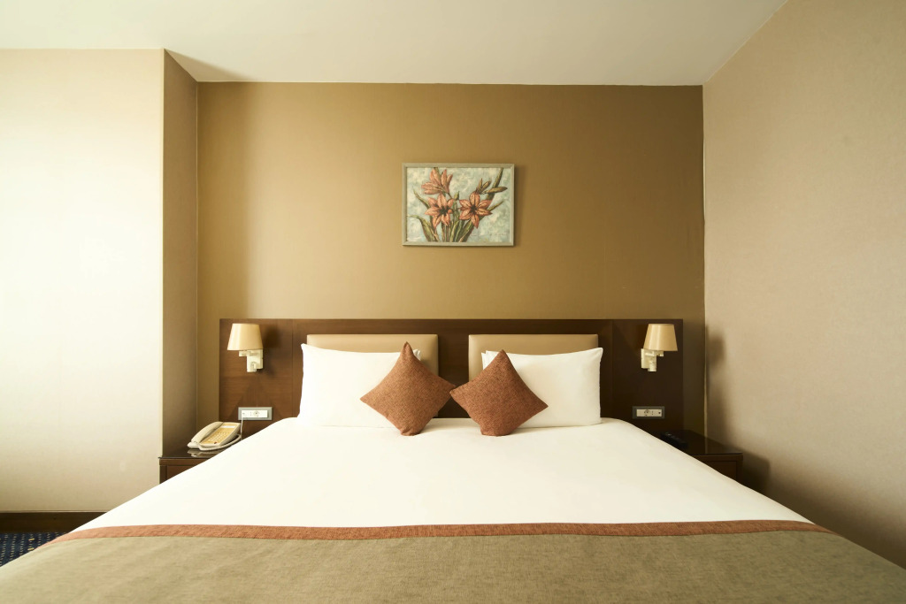 Parkside Hotel & Apartments