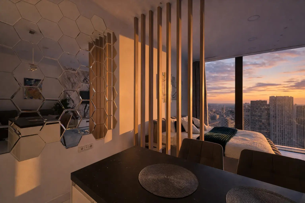 Апартаменты Sky City Moscow Уютная студия с подсветкой и Аэрохоккеем в Москва Сити! Закатная сторона!