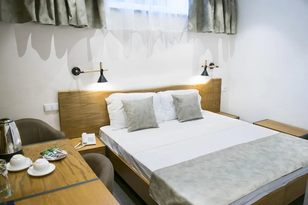R&R Hotel