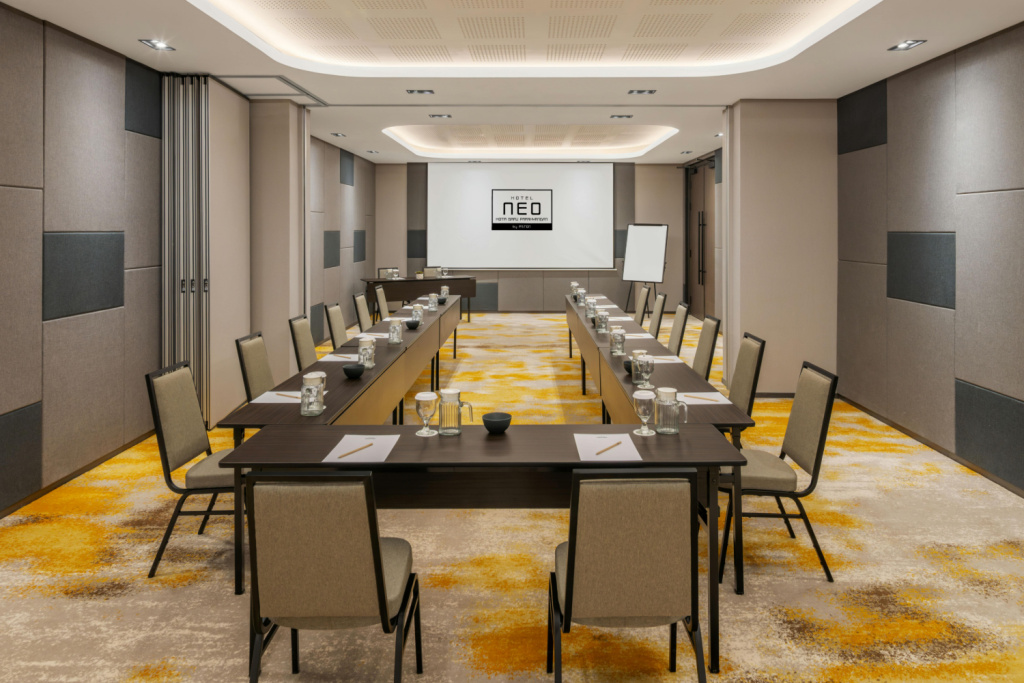 Hotel Neo Kota Baru Parahyangan