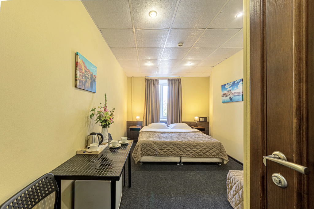 Mini-Hotel Entrance N2
