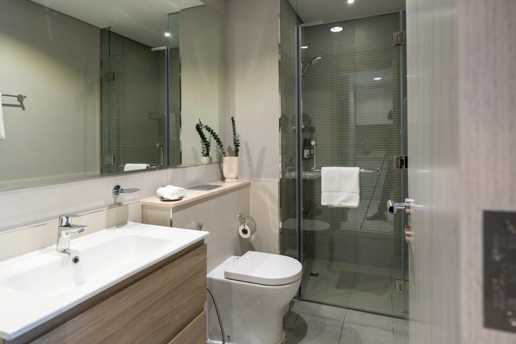 Апартаменты Keyrock Living Elegant Lake View Apt in Zada