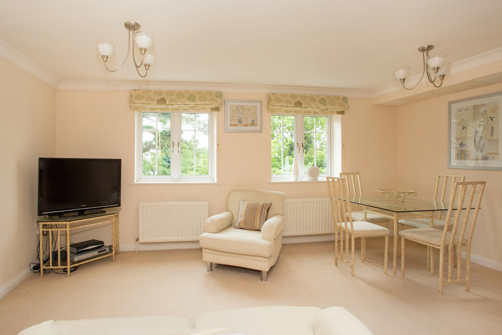 Basingstoke Apartments - Westlands House, City Centre, Home-From-Home