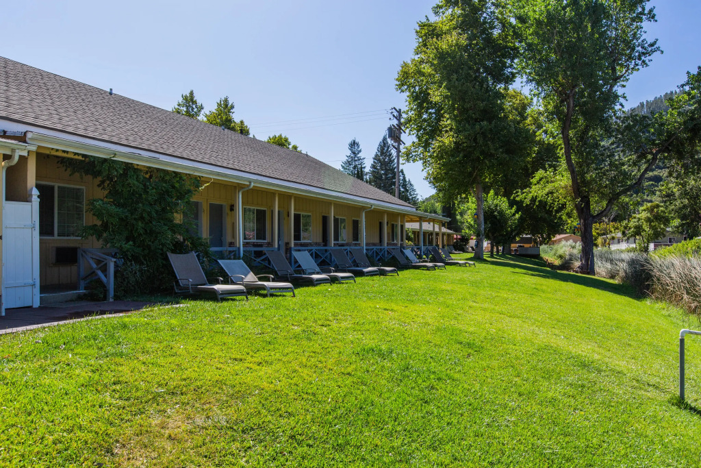 Отель The Lodge at Blue Lakes