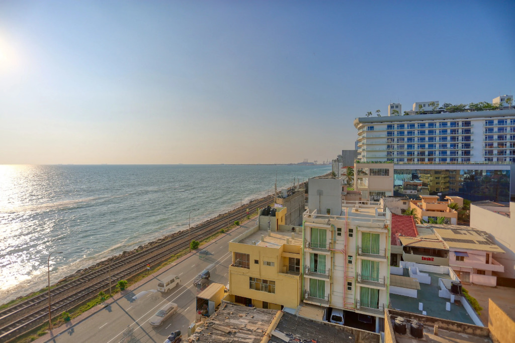 Отель Lazaani Colombo