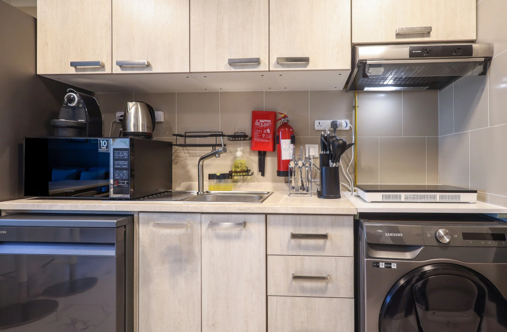 Elite LUX Holiday Homes - Cozy 2BR Getaway – Minutes from Expo City, Dubai